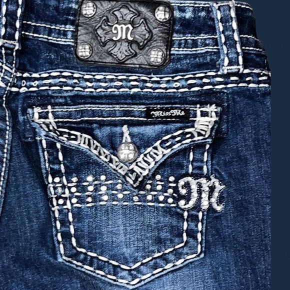 Miss Me Bedazzled Easy Capri Dark Wash Jeans - Picture 1 of 5